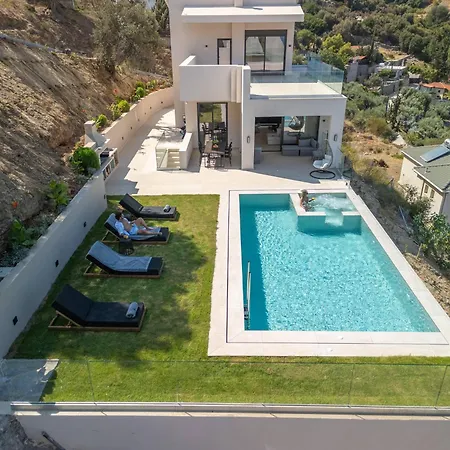 Luxury Villa *